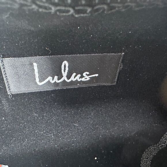 Lulu's Silver Metallic Krinkle Box Snap Close Clutch Purse & Chain Strap - Picture 10 of 16